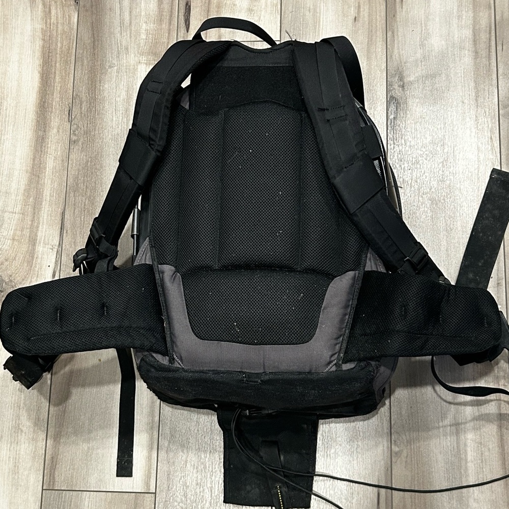 LowePro DryZone DZ-200 Waterproof Large Camera Backpack - Picture 6 of 6